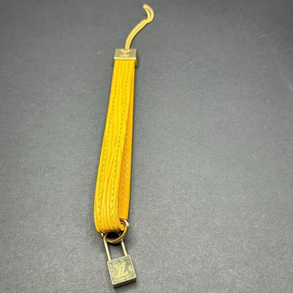 Louis Vuitton Yellow Epi Long Bifold Wallet w/Charm & Box & Dust Bag - EUC - Picture 9 of 9